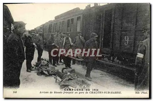 Ansichtskarte AK Militaria Sante Arrivee de blesses francais en gare de Chalons sur Marne