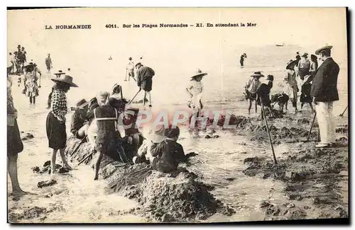 Cartes postales Peche Sur les plages normandes En attendant la mer
