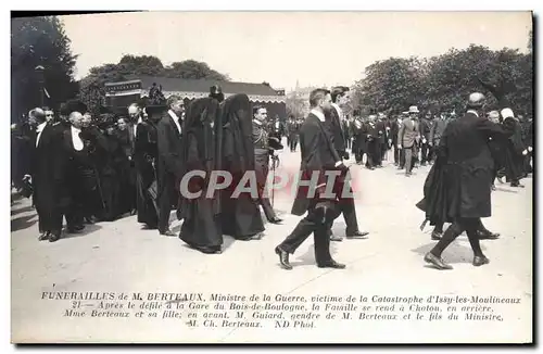 Cartes postales Funerailles de M Berteayx Ministre de la Guerre Catastrophe d&#39Issy les Moulineaux