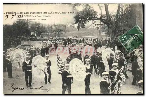 Cartes postales Funerailles des victimes de Latouche Treville Defile des couronnes