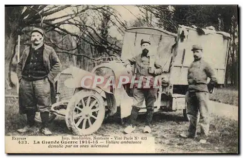 Ansichtskarte AK Militaria Voiture ambulance demolie par un obus allemand