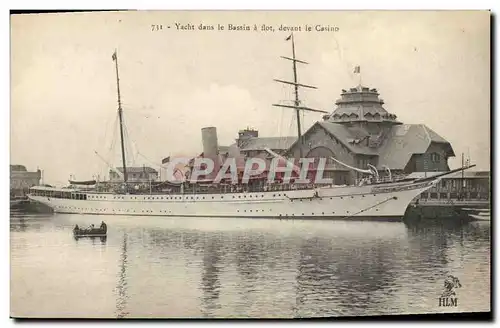 Cartes postales Bateau Yacht dans le bassin a flot devant le casino