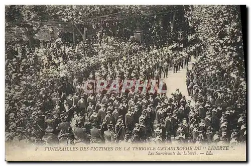 Cartes postales Mort Funerailles des victimes de la catastrophe du Liberte Les survivants du Liberte