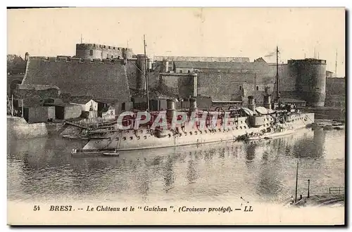 Cartes postales Bateau Brest le chateau et le Guichen Croiseur protege