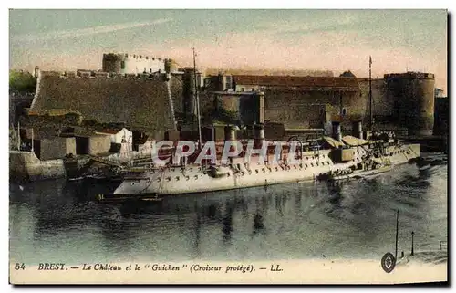 Cartes postales Bateau Brest Le chateau et le Guichen Croiseur protege