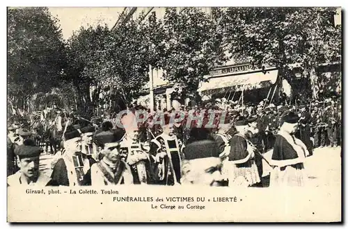 Cartes postales Funerailles des victimes du Liberte Le clerge au cortege