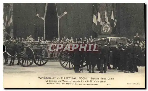 Ansichtskarte AK Funerailles du Marechal Foch Devant Notre Dame Le cercueil du Marechal est place sur l&#39affut