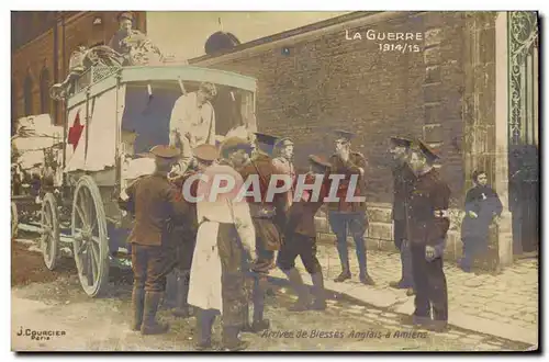 Ansichtskarte AK Sante Militaria Arrivee de blesses Anglais a Amiens Croix Rouge