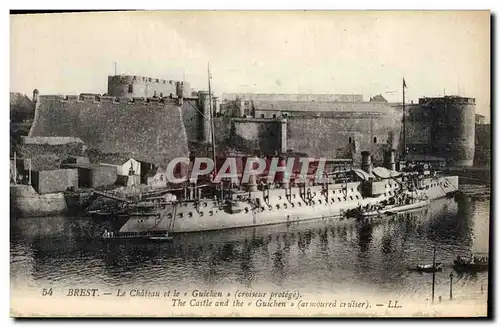 Cartes postales Bateau Brest Le chateau et la Guichen Croiseur protege