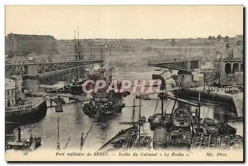 Ansichtskarte AK Bateau Port militaire de Brest Sortie du cuirasse Le Hoche