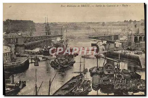 Ansichtskarte AK Bateau Port militaire de Brest Sortie du cuirasse Le Hoche