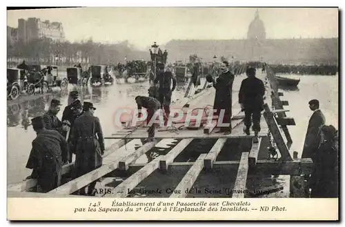 Cartes postales Militaria Paris Crue de la Seine Etablissement d&#39une passerelle sur chevalets par les sapeurs