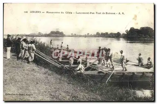 Ansichtskarte AK Militaria Angers Manoeuvres du Genie Lancement d&#39un pont de bateaux