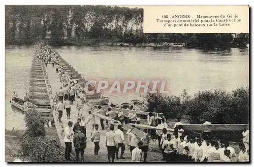 Ansichtskarte AK Militaria Angers Manoeuvres du Genie Transport de materiel pour la construction d&#39un pont de