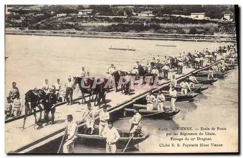 Cartes postales Militaria Vienne Ecole de ponts par les regiments du Genie Passage du 19eme Dragons