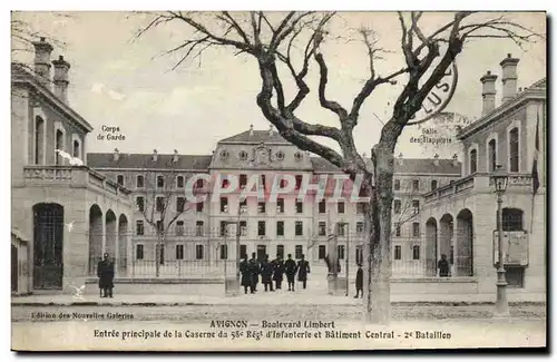 Ansichtskarte AK Militaria Avignon Boulevard Limbert Entree principale de la caserne du 58eme regiment d&#39infan