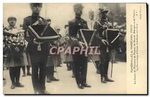 Cartes postales Funerailles Du Marechal Foch Les batons du Marechal de France de Grande Bretagne et de Pologne