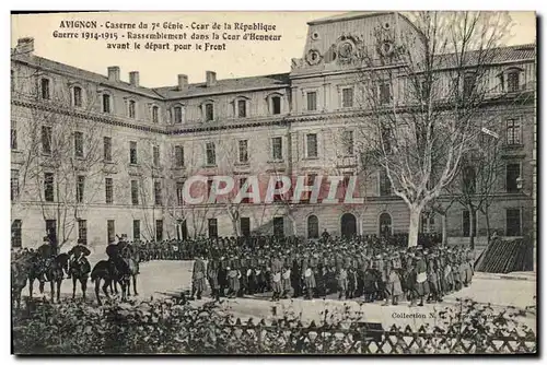 Ansichtskarte AK Militaria Avignon Caserne du 7eme Genie Cour de la Republique Rassemblement dans la Cour d&#39ho