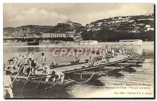 Cartes postales Militaria Vienne Manoeuvres de pontage par les regiments de Genie Pont par conversion