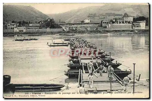 Cartes postales Militaria Vienne Manoeuvres de pontage sur le Rhone Formation pour une dislocation par portieres