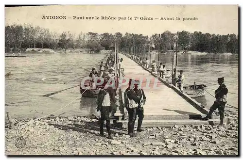 Ansichtskarte AK Militaria Avignon Pont sur le Rhone par le 7eme Genie Avant la parade