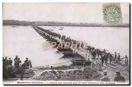 Ansichtskarte AK Militaria Defile des troupes sur le pont construit par le Genie