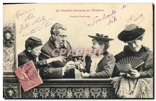 Cartes postales Fantaisie Femme La famille Durand au theatre Pendant l&#39entracte Eventail