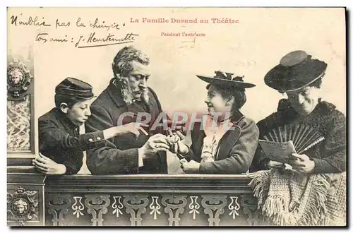 Ansichtskarte AK Fantaisie Femme La famille Durand au theatre Pendant l&#39entracte