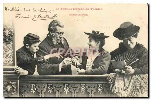 Cartes postales Fantaisie Femme La famille Durand au theatre Pendant l&#39entracte