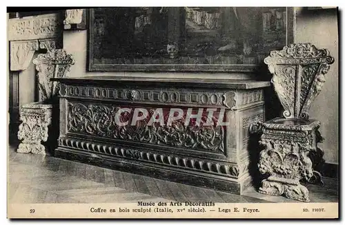 Cartes postales Musee des Arts Decoratifs Coffre en bois sculpte