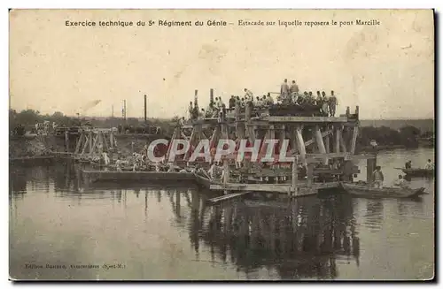 Cartes postales Militaria Exercice Technique du 5eme regiment du Genie Estacade sur laquelle reposera le pont Ma