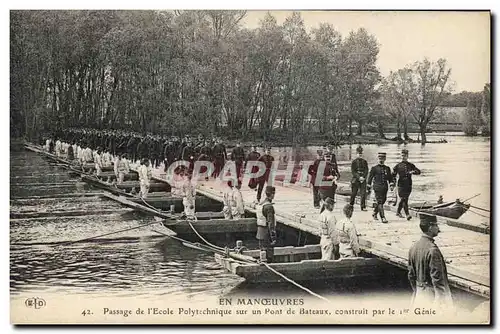 Cartes postales Militaria Passage de l&#39Ecole Polytechnique sur un pont de bateaux construit par le 1er Genie