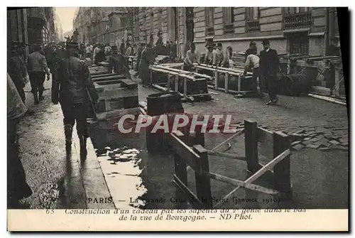 Cartes postales Militaria Paris La grande Crue de la Seine Construction d&#39un radeau par les sapeurs du 2eme G