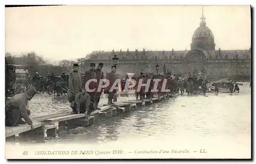 Cartes postales Militaria Inondations de Paris Janvier 1910 Construction d&#39une passerelle