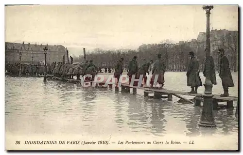 Cartes postales Militaria Inondations de Paris Janvier 1910 Les pontonniers au Cours la Reine