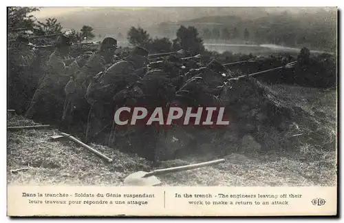 Cartes postales Militaria Dans la tranchee Soldats du genie suspendant leurs travaux pour reponre a une attaque