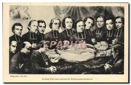 Cartes postales Le cure d&#39Arc mort entoure des missionnaires diocesains