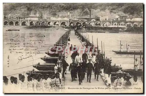 Cartes postales Militaria Vienne Manoeuvres de pontage sur le Rhone par les regiments du Genie Parade