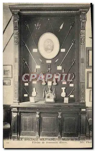 Cartes postales Militaria Ecole speciale militaire Musee du souvenir Vitrine de souvenirs divers