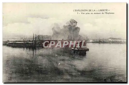 Cartes postales Bateau Explosion de la Liberte Vue prise au moment de l&#39explosion