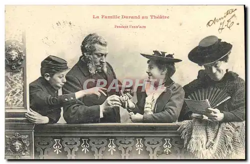 Ansichtskarte AK Fantaisie Femme La famille Durand au theatre Pendant l&#39entracte