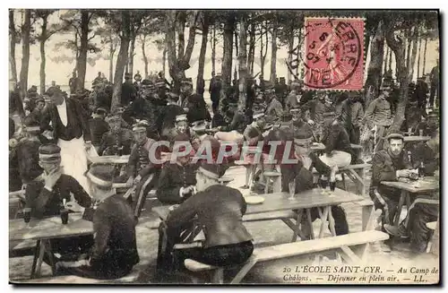 Cartes postales Ecole Saint Cyr Au camp de Chalons Dejeuner en plein air Militaria