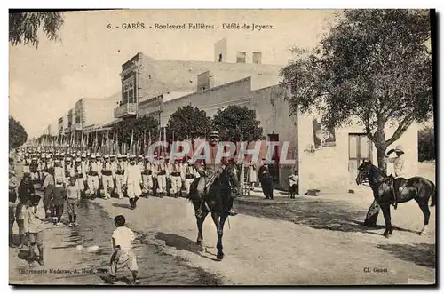 Cartes postales Militaria Legion Etrangere Tunisie Gabes Boulevard Fallieres Defile de Joyeux TOP