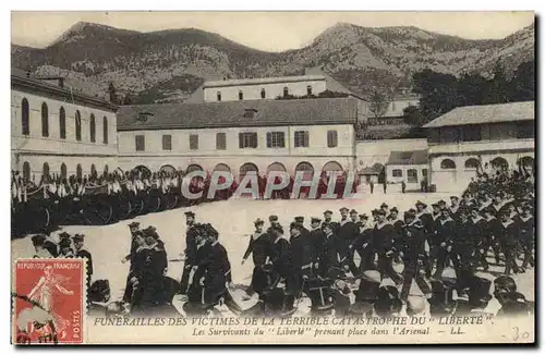 Cartes postales Bateau Funerailles des victimes de la terrible catastrophe du Liberte Les survivants du Liberte