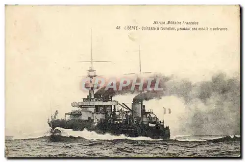 Cartes postales Bateau Liberte Cuirasse a tourelles pendant ses essais a outrance