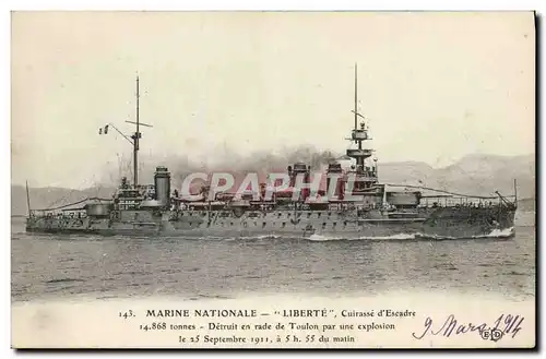 Cartes postales Bateau Liberte Cuirasse d&#39escadre Detruit en rade de Toulon par une explosion