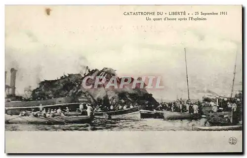 Cartes postales Bateau Catastrophe du Liberte Un quart d&#39heure apres l&#39explosion