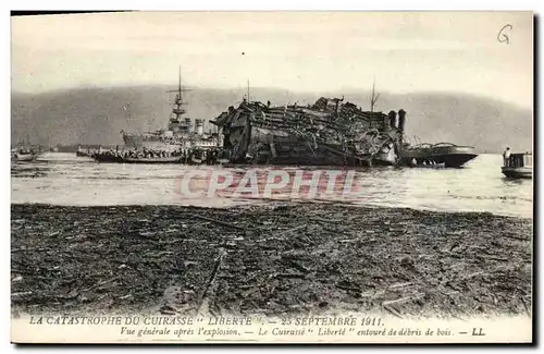 Ansichtskarte AK Bateau Catastrophe du Cuirasse Liberte Vue generale apres l&#39explosion