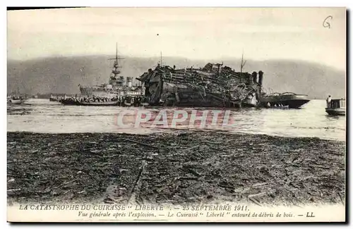 Cartes postales Bateau Catastrophe du Cuirasse Liberte Vue generale apres l&#39explosion