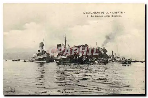 Cartes postales Bateau L'explosion de la Liberte Le cuirasse apres l'explosion